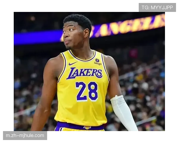 雷迪克末节换下火热里夫斯遭质疑 湖人关键球决策葬送胜机